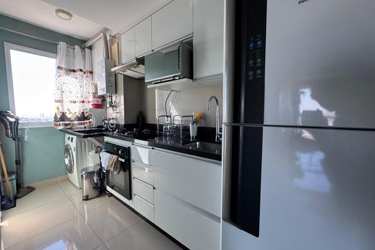 Cozinha de apartamento à venda com 2 quartos, 49m² em Jardim Roberto, Osasco