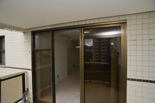 Varanda de apartamento para alugar com 2 quartos, 100m² em Barra da Tijuca, Rio de Janeiro