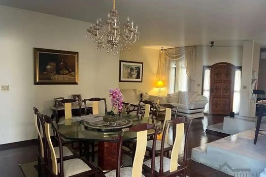 Casa à venda com 3 quartos, 350m² em Vila Rio Branco, Jundiaí