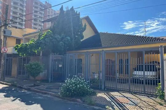 Casa à venda com 3 quartos, 350m² em Vila Rio Branco, Jundiaí