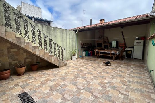 Quintal de casa à venda com 3 quartos, 230m² em Jardim Vila Galvao, Guarulhos