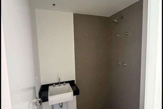Banheiro de apartamento para alugar com 1 quarto, 25m² em Brooklin, São Paulo