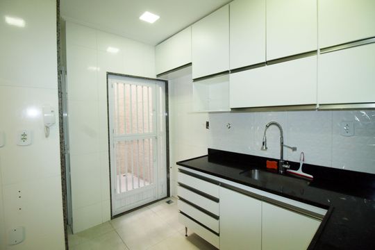 Cozinha de casa à venda com 2 quartos, 80m² em Irajá, Rio de Janeiro