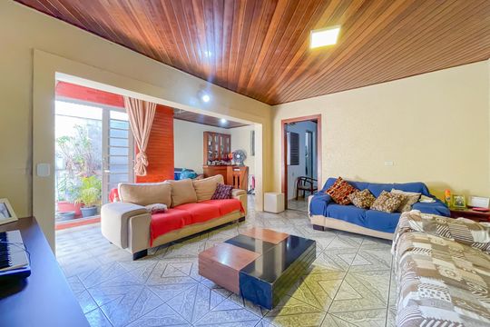 Casa para alugar com 3 quartos, 200m² em Quitaúna, Osasco