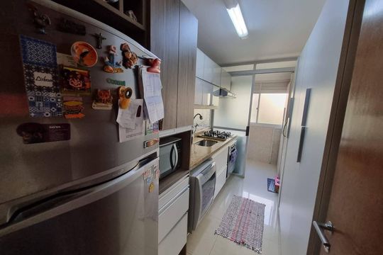 Cozinha de apartamento à venda com 2 quartos, 58m² em Jardim Carvalho, Porto Alegre