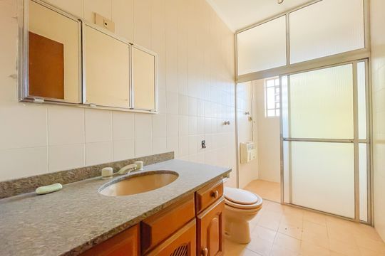 Banheiro 2 (Casa 2) de casa à venda com 5 quartos, 240m² em Remédios, Osasco