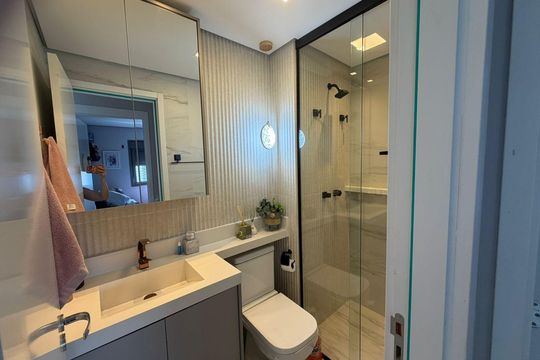 Banheiro de apartamento à venda com 2 quartos, 64m² em Jardim Independência (São Paulo), São Paulo