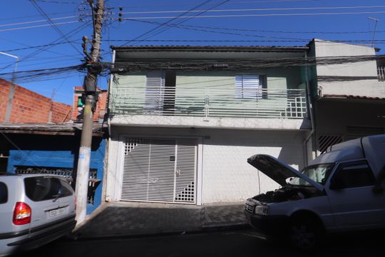 Fachada de casa à venda com 4 quartos, 280m² em Fazenda da Juta, São Paulo