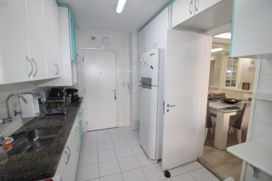 Cozinha de apartamento à venda com 3 quartos, 89m² em Chora Menino, São Paulo