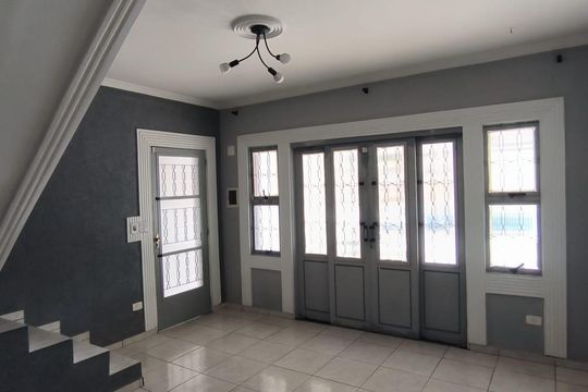 Sala de casa à venda com 3 quartos, 200m² em Colinas da Anhanguera, Santana de Parnaíba