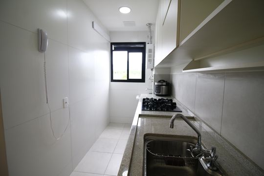 Cozinha de apartamento para alugar com 2 quartos, 47m² em Barra Olímpica, Rio de Janeiro