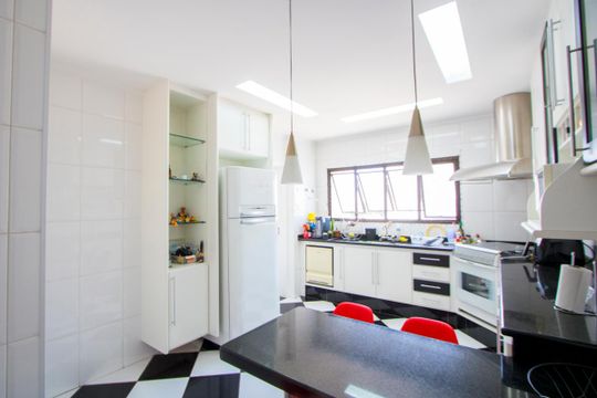 Cozinha de apartamento à venda com 4 quartos, 139m² em Jardim Bela Vista, Santo André