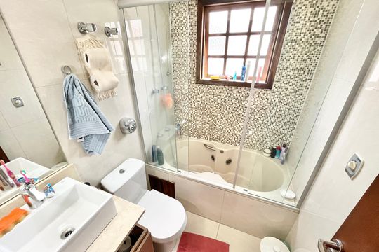 Banheiro de casa à venda com 3 quartos, 250m² em Jardim São Paulo, São Paulo