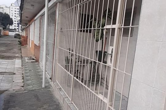 Fachada de casa de condomínio para alugar com 1 quarto, 65m² em Vila Tupi, Praia Grande