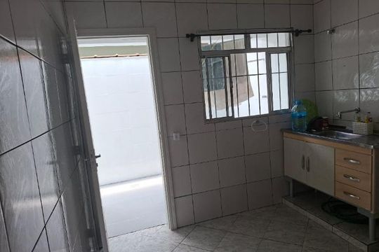 Cozinha de casa de condomínio para alugar com 1 quarto, 65m² em Vila Tupi, Praia Grande