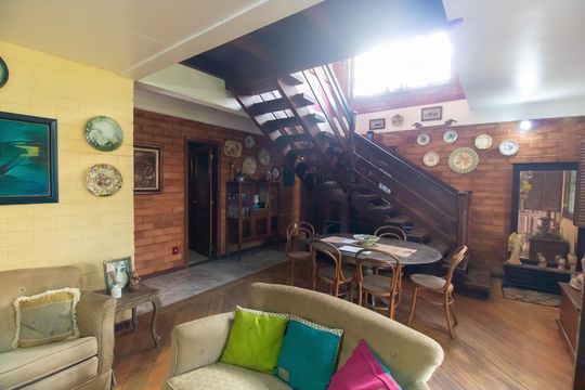 Sala de casa à venda com 3 quartos, 360m² em Maravista, Niterói