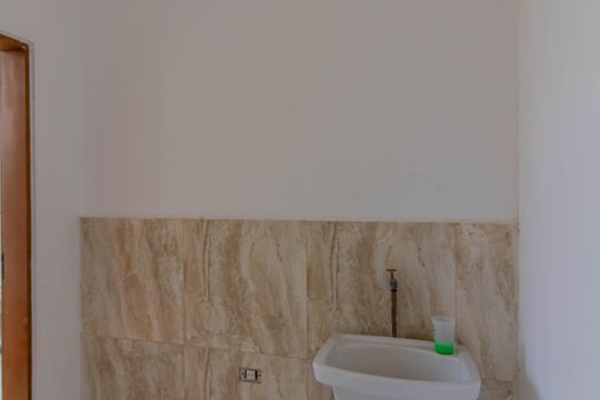 Area de Serviço de casa para alugar com 2 quartos, 250m² em Vila das Palmeiras, Guarulhos
