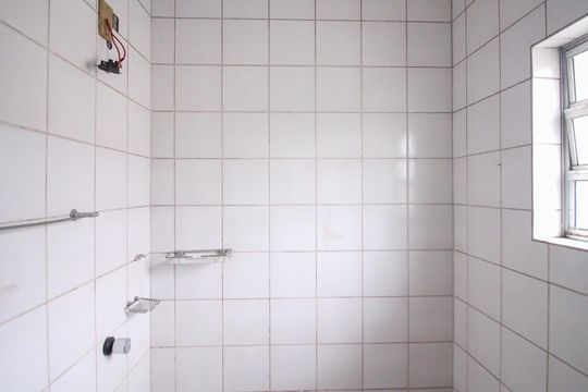 Banheiro de casa à venda com 3 quartos, 134m² em Vila Antonieta, São Paulo