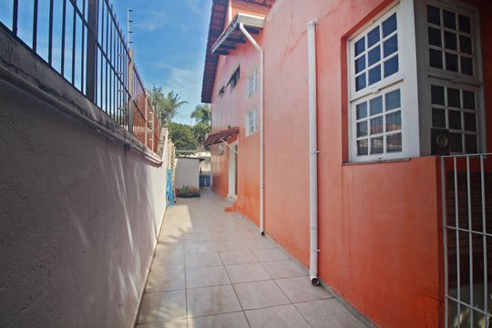 Casa à venda com 4 quartos, 271m² em Jardim Petropolis, São Paulo