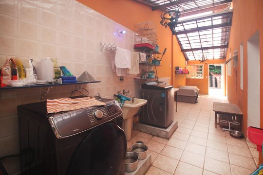 Casa à venda com 4 quartos, 271m² em Jardim Petropolis, São Paulo