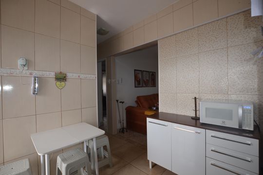Cozinha de apartamento para alugar com 2 quartos, 65m² em Marechal Hermes, Rio de Janeiro