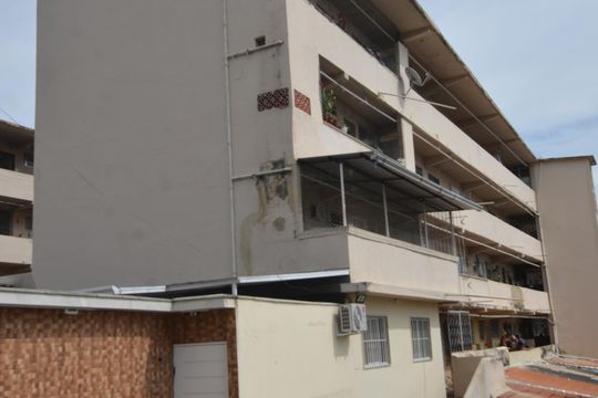 Fachada de apartamento para alugar com 2 quartos, 65m² em Marechal Hermes, Rio de Janeiro