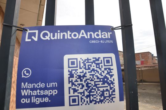 Placa instalada de apartamento para alugar com 2 quartos, 65m² em Marechal Hermes, Rio de Janeiro