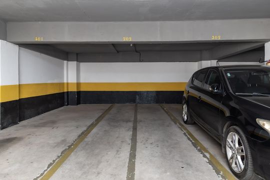 Garagem de apartamento para alugar com 3 quartos, 95m² em São João Batista, Belo Horizonte