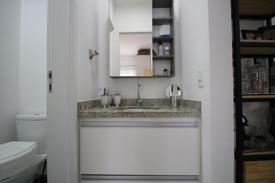 Banheiro de apartamento à venda com 1 quarto, 39m² em Vila Suzana, São Paulo