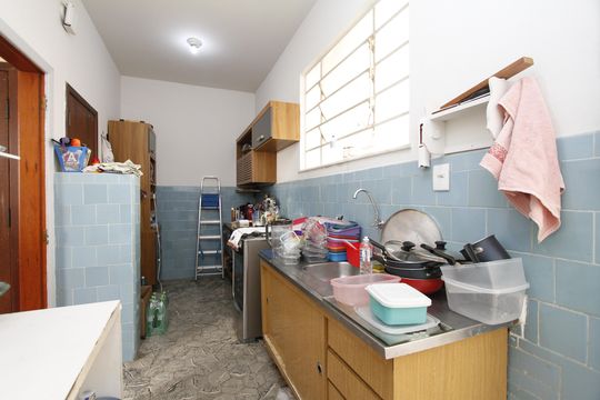 Cozinha de apartamento à venda com 3 quartos, 90m² em Barroca, Belo Horizonte