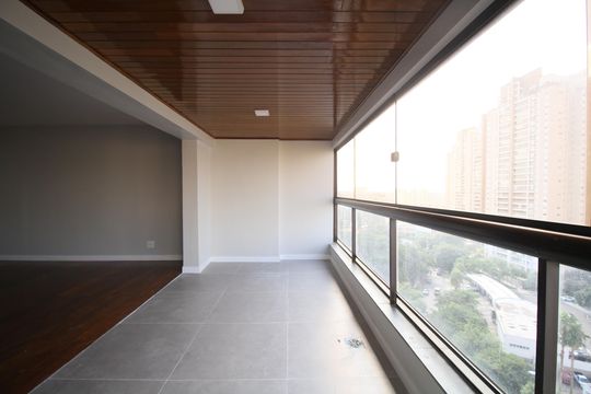Sala de apartamento à venda com 3 quartos, 195m² em Jardim Monte Kemel, São Paulo