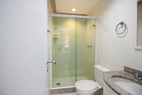 Banheiro Social de apartamento para alugar com 2 quartos, 60m² em B Tijuca, Rio de Janeiro