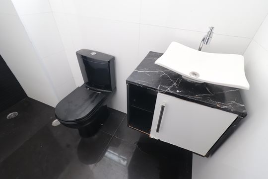 Banheiro de apartamento à venda com 2 quartos, 48m² em Conjunto Residencial José Bonifácio, São Paulo
