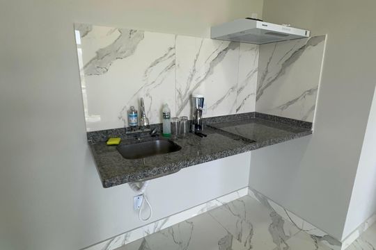 Cozinha de apartamento para alugar com 1 quarto, 39m² em Recreio dos Bandeirantes, Rio de Janeiro
