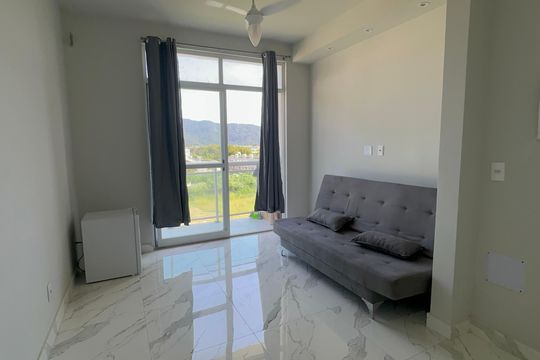 Sala de apartamento para alugar com 1 quarto, 39m² em Recreio dos Bandeirantes, Rio de Janeiro