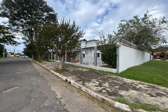 Fachada de casa à venda com 4 quartos, 132m² em Harmonia, Canoas