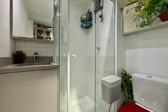 Banheiro  de apartamento à venda com 1 quarto, 18m² em Jardim Aeroporto, São Paulo