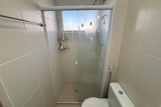 Banheiro da suíte 2 de casa para alugar com 2 quartos, 110m² em Chácara Pavoeiro, Cotia