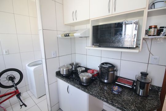 Cozinha de apartamento à venda com 2 quartos, 60m² em Novo Riacho, Contagem