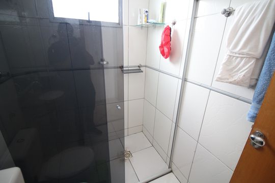 Banheiro de apartamento à venda com 2 quartos, 60m² em Novo Riacho, Contagem