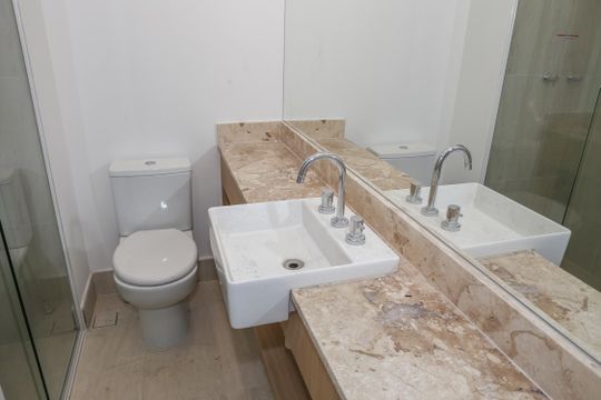 Banheiro de kitnet/studio para alugar com 1 quarto, 36m² em Perdizes, São Paulo