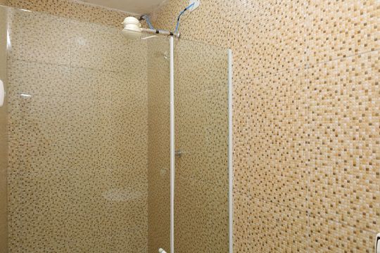 Banheiro de serviço de casa à venda com 2 quartos, 200m² em Vila Campanela, São Paulo