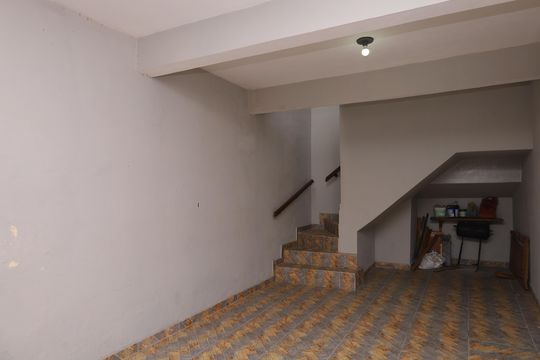 Garagem de casa à venda com 2 quartos, 200m² em Vila Campanela, São Paulo