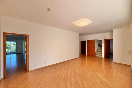 Sala (Segundo Andar) de casa de condomínio para alugar com 5 quartos, 1030m² em Barra da Tijuca, Rio de Janeiro