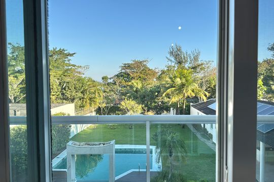 Varanda Suíte 4  de casa de condomínio para alugar com 5 quartos, 1030m² em Barra da Tijuca, Rio de Janeiro