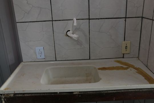 Cozinha de apartamento para alugar com 1 quarto, 40m² em Confidencia, Nova Iguaçu