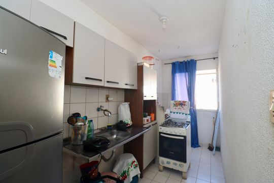 Cozinha de apartamento para alugar com 2 quartos, 44m² em Jardim das Margaridas, Salvador