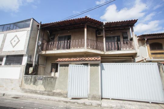 Fachada de casa à venda com 2 quartos, 380m² em Taquara, Rio de Janeiro