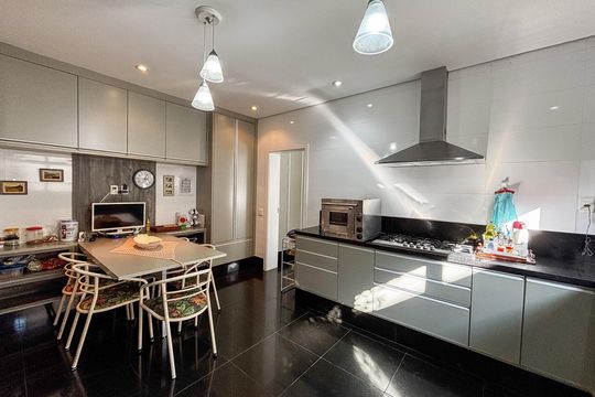 Cozinha de casa à venda com 3 quartos, 366m² em Sumaré, São Paulo