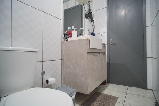 Banheiro de apartamento à venda com 2 quartos, 73m² em Centro, São Leopoldo